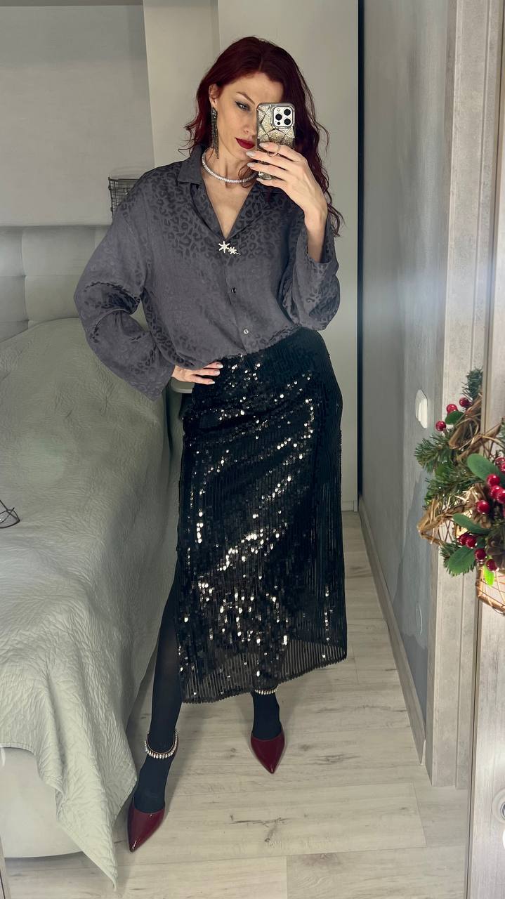 По-моему, мои праздничные цвета очевидны в этом году ❤️🖤🩶🤍😁